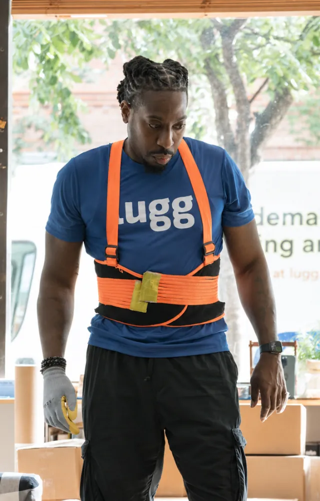 Lugger in a lifting belt working a move
